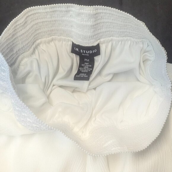 I.N. Studio Petite Medium White Wide Legged Pants - Picture 13 of 13